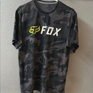 Fox Men's Camouflage T-Shirt - Black and Gray Size M